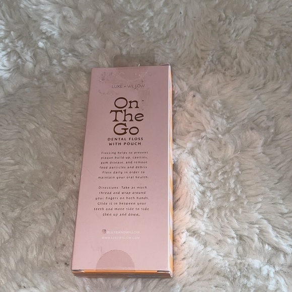 Luxe willow On the go dental floss with pouches NWT and still in box please look - Picture 3 of 3